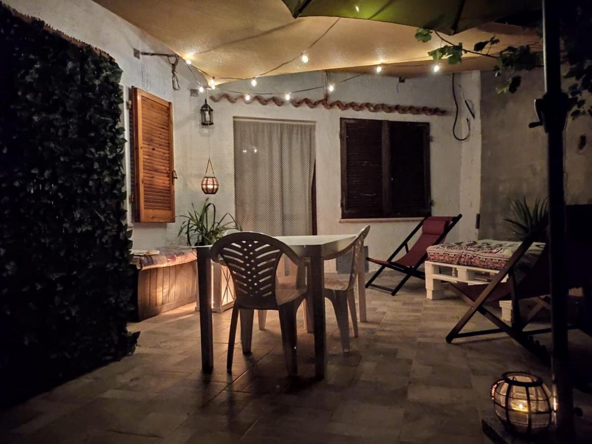 Villa Il Melograno Badesi Esterno foto