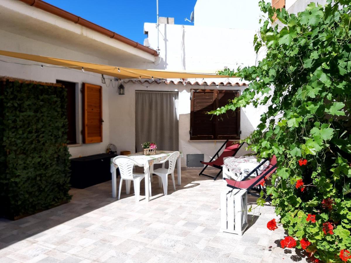 Villa Il Melograno Badesi Esterno foto
