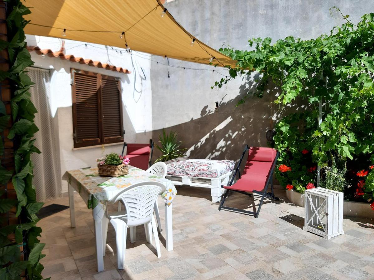 Villa Il Melograno Badesi Esterno foto