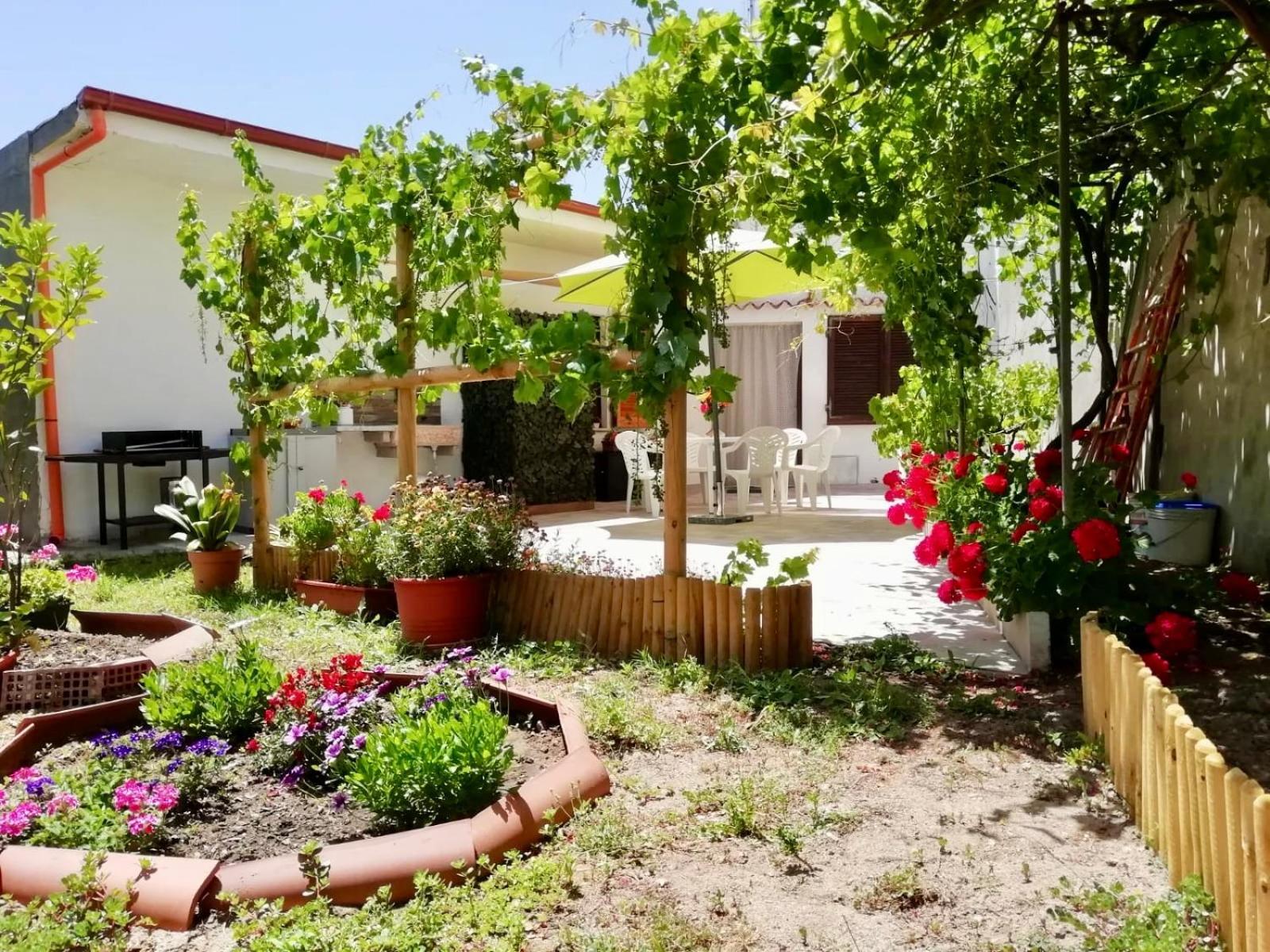 Villa Il Melograno Badesi Esterno foto