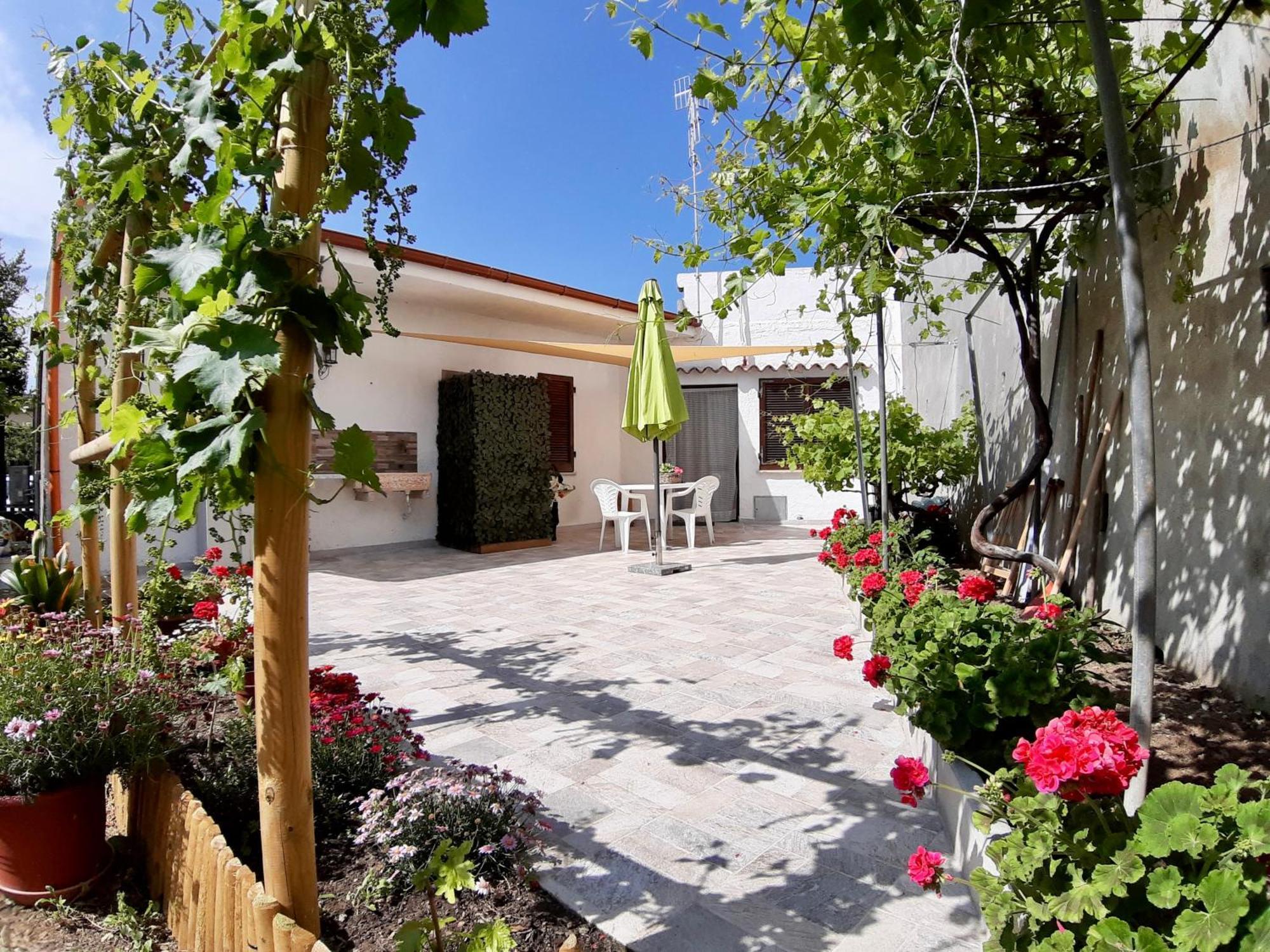 Villa Il Melograno Badesi Esterno foto