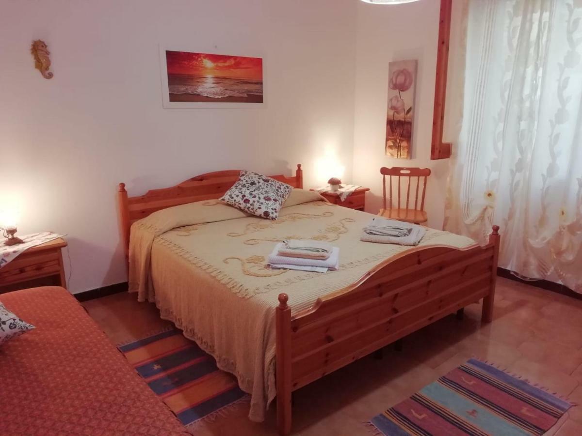 Villa Il Melograno Badesi Esterno foto