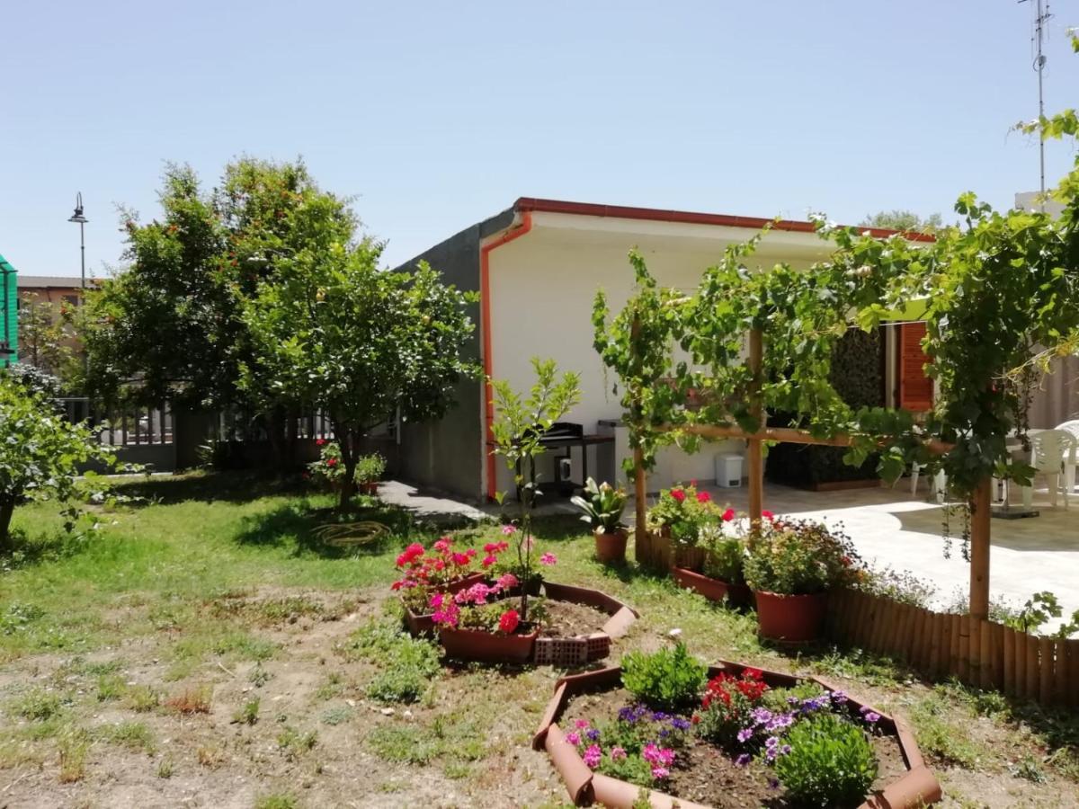 Villa Il Melograno Badesi Esterno foto